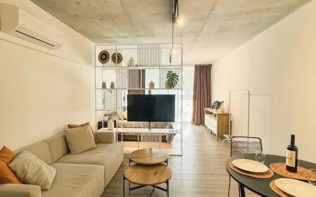 Studio with Amenities and River View by BT Homes