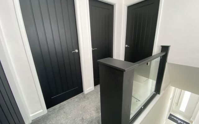 Lovely Refurbished 3-bed House in Liverpool