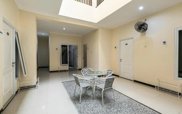 Capital O 3930 Griya Loka Syariah