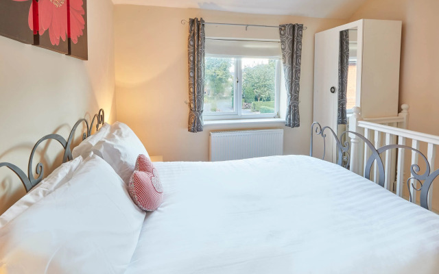 Host & Stay The Limes