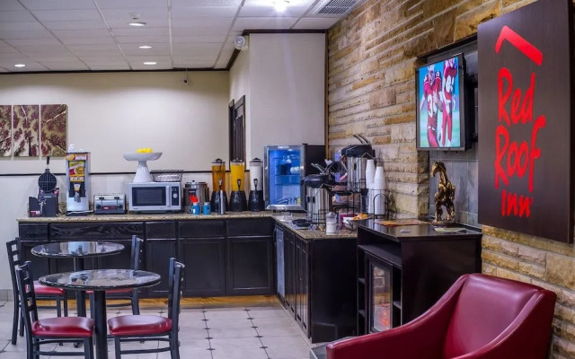 Red Roof Inn & Suites Piqua