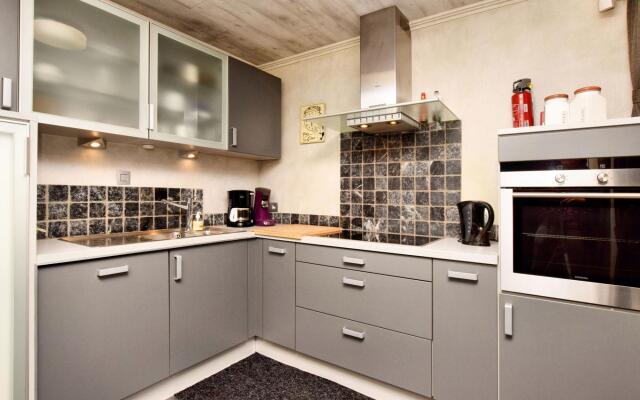 Luxurious Holiday Home with Hot Tub & Sauna in Houffalize