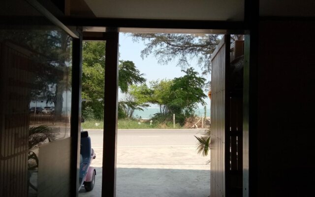Front Beach Hotel