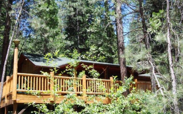 RedAwning Cabin #72 Sequioa