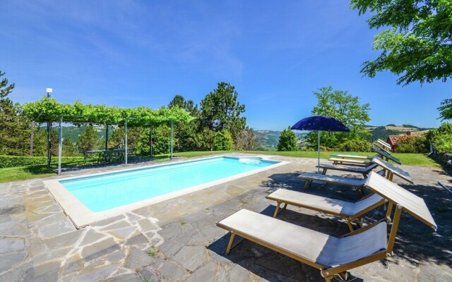 Spacious Villa in Marradi with Swimming Pool