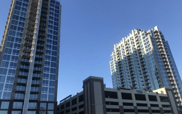 FRONTDESK Skyhouse Apts Uptown Charlotte
