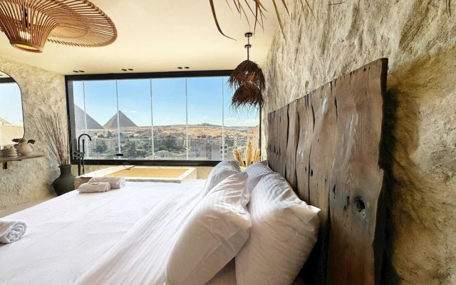 The 2 BDR Pyramids Vista w/ Bathtub