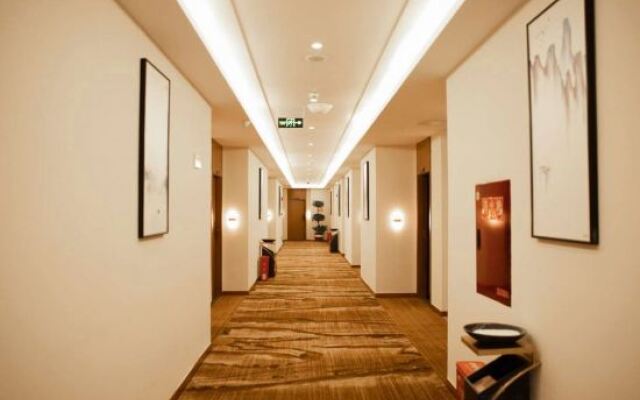 Linshui Zexin Business Hotel