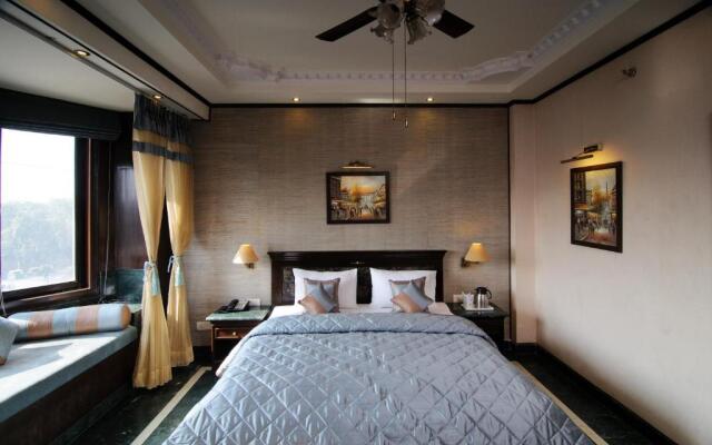 Hotel Diplomat Residency