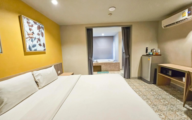 Recenta Suite Phuket Suanluang
