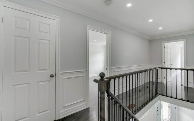 QuickStay - Beautiful 5bdrm House in Vaughan