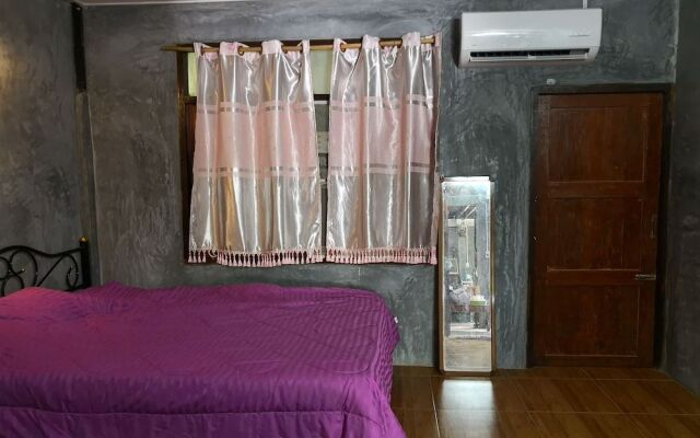 Baan Raiplaysoi Homestay