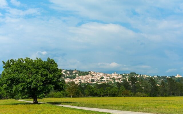 Traditional Holiday Home with Swimming Pool in Fayence