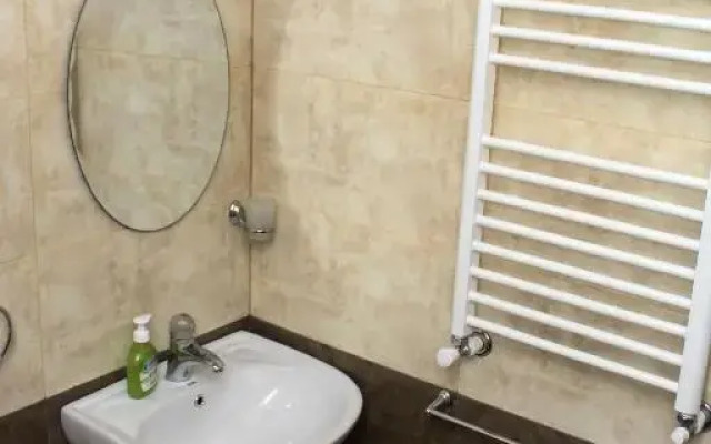 Bee Lucky Hostel and Tours