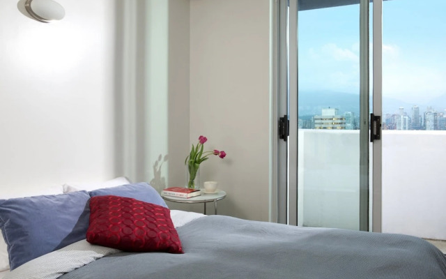 Backpacker College at EC Vancouver: APT Living