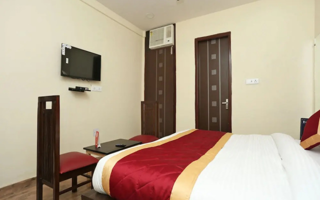 OYO 11952 Hotel Royal India