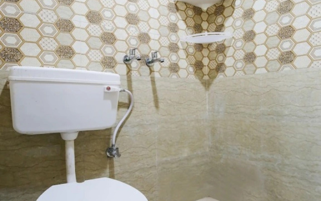 Royal Guest House by OYO Rooms