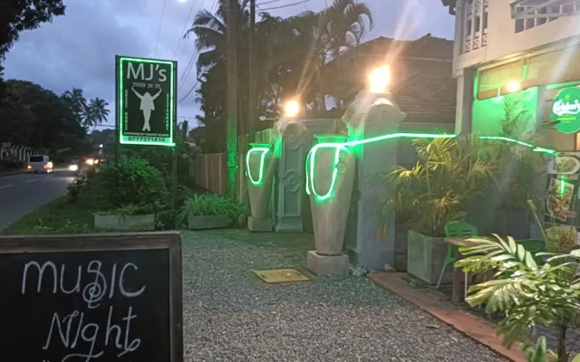 This Is It Airport Hotel and Restaurant