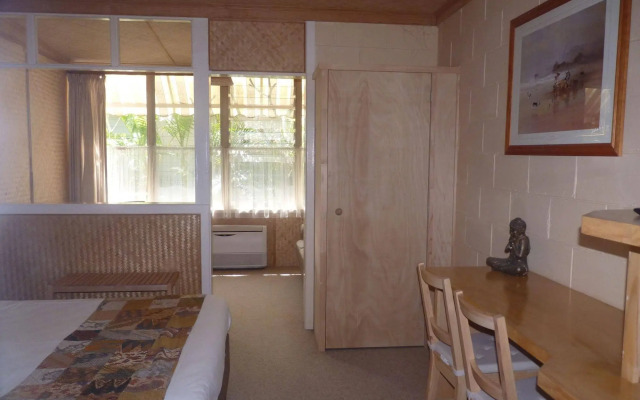 Tallow Beach Motel