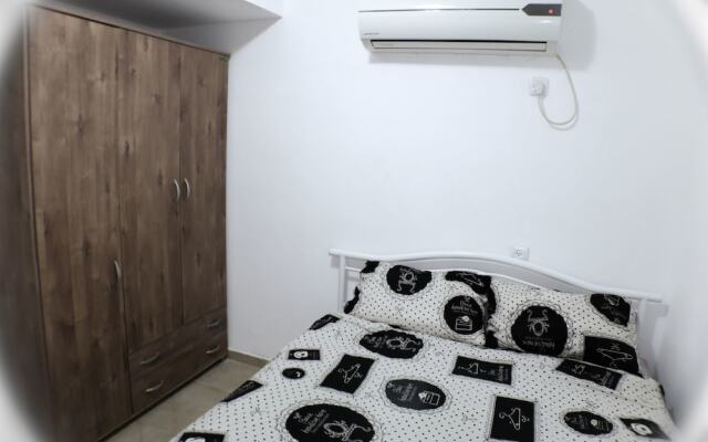 Beautiful Ground Floor Apt. Near Red Sea