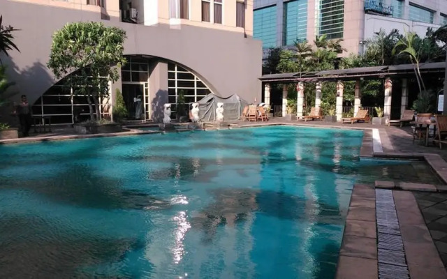 Spacious 2br Slipi Apartment Near Senayan