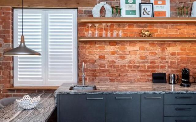 Padstow Escapes - The Long Room Luxury Apartment