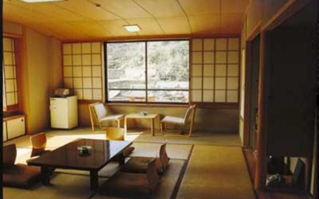 Nakamasu Ryokan