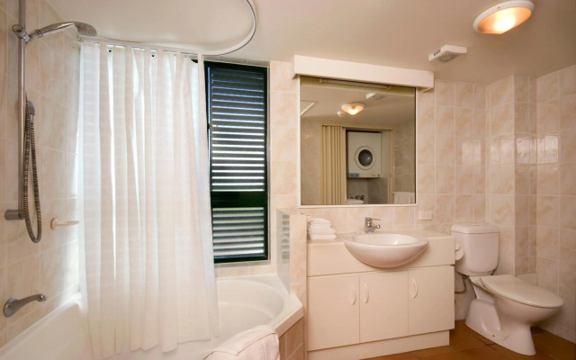 Tropic Towers Apartments