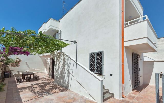 1659 Dodger House by Barbarhouse