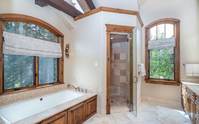 THE Pinnacle by Exceptional Stays