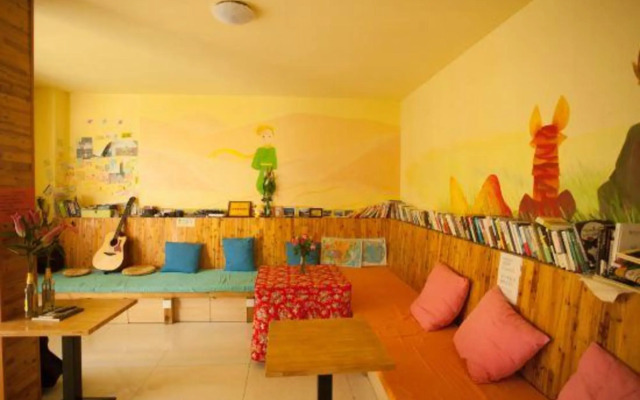 Nilv Flower Time International Youth Hostel