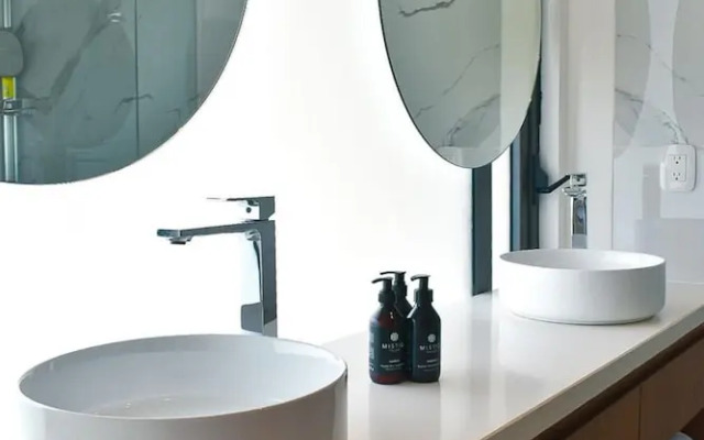 Immaculate Design Coupled With First-class Amenities Penthouse