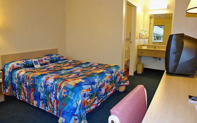 Motel 6 North Kirkland