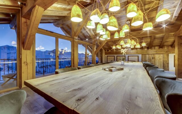 Luxury 8 bedrooms apartment, 380 sq.m. at 2551m. altitude