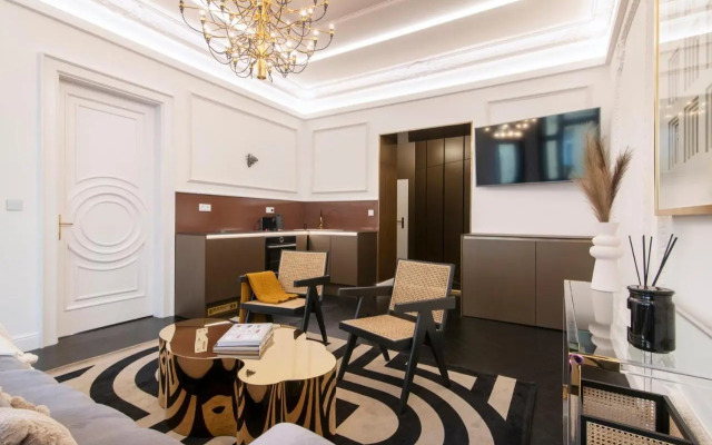 Antique Glam Apartment in Old Town Prague
