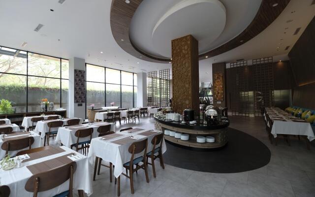 Hotel AYOLA Lippo Cikarang