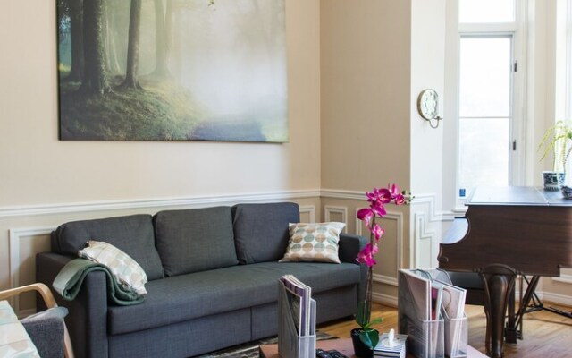 Beautiful Downtown House by Easyhosts