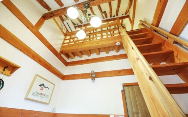 Jeonju Hanok Sukbak Cheheomgwan Pension
