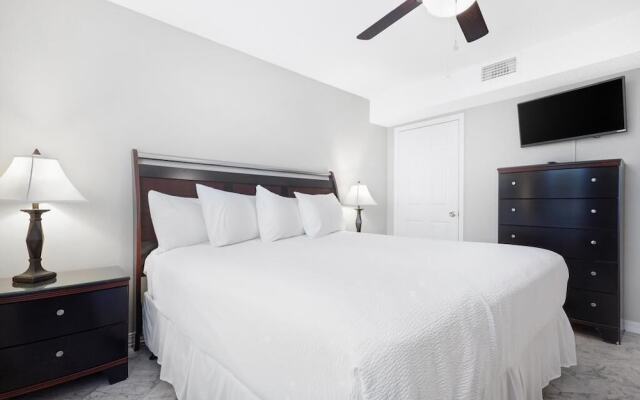 2br/2ba Sleeps 8, Beachfront w/ Pool