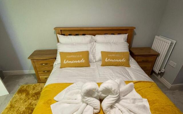 Holiday Home In Cardiff, Sleeps 8
