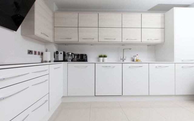 Luxurious Central Edinburgh Apartment - Sleeps 6