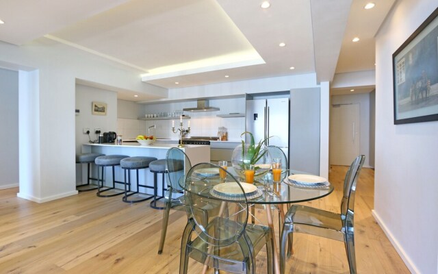 Four on C luxury Suites by Totalstay