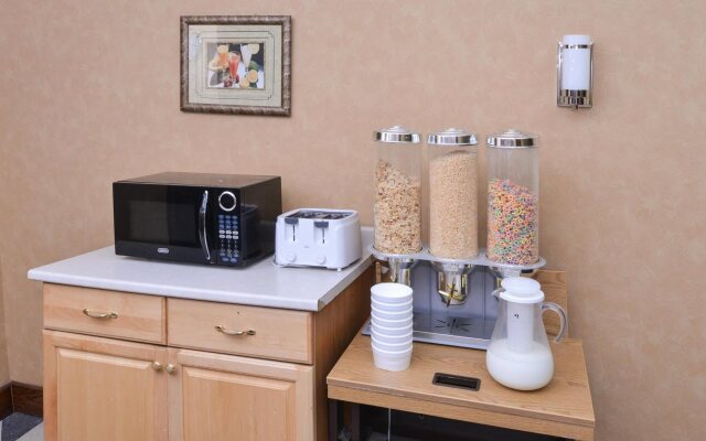 Motel 6-Trenton, ON