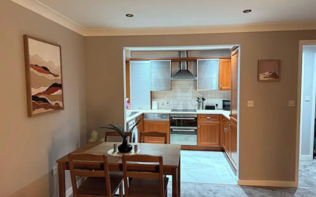 Quaint Bracknell Apartment With Two Bedrooms