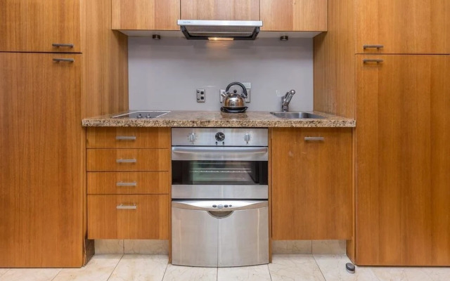 Central 1 Bedroom in Metropolis
