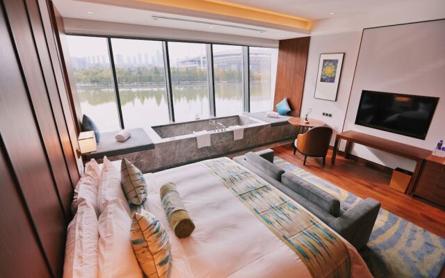 Yading Peninsula Hotel