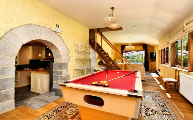 Magnificent Holiday Home in Baronville With Heated Pool & Billiards
