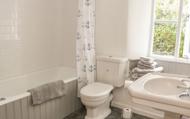 2 Farfield Row