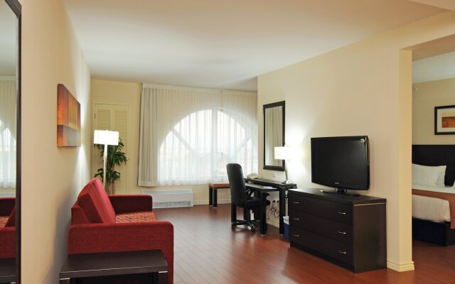Holiday Inn Hotel & Suites Montreal Airport by IHG