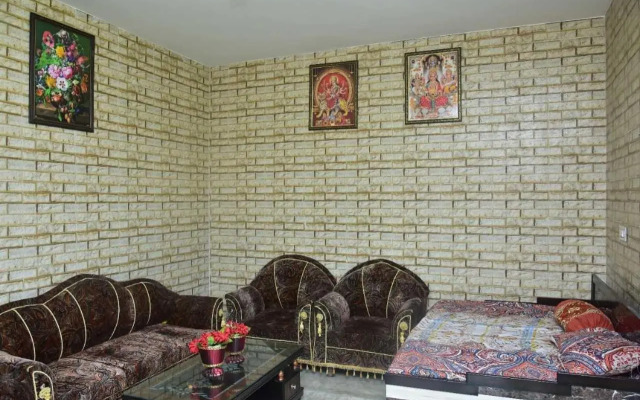 OYO HOME 92078 Pinky Homestay